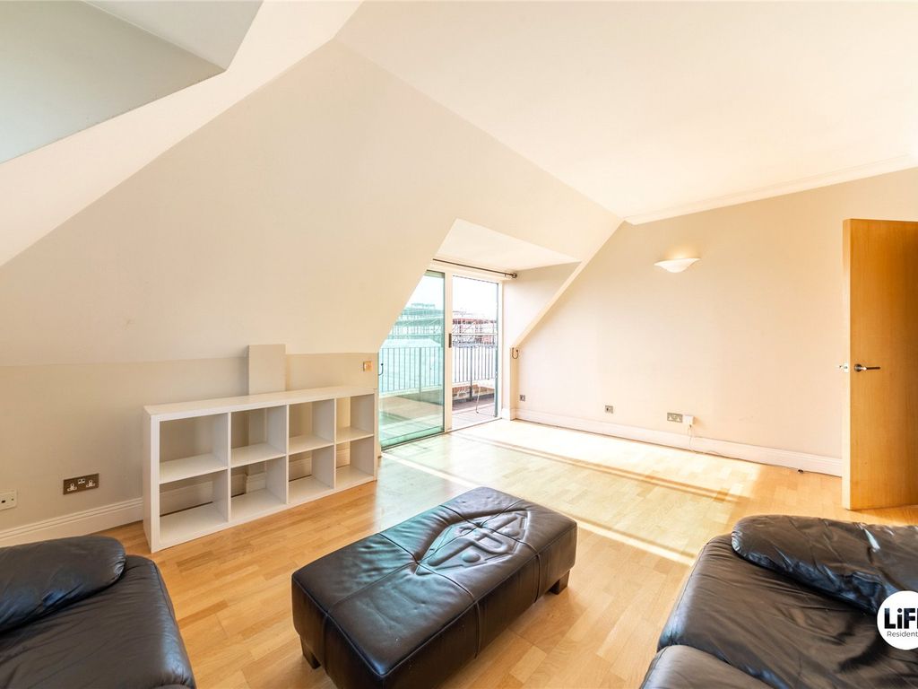 3 bed flat for sale in Aegon House, 13 Lanark Square, London E14, £585,000
