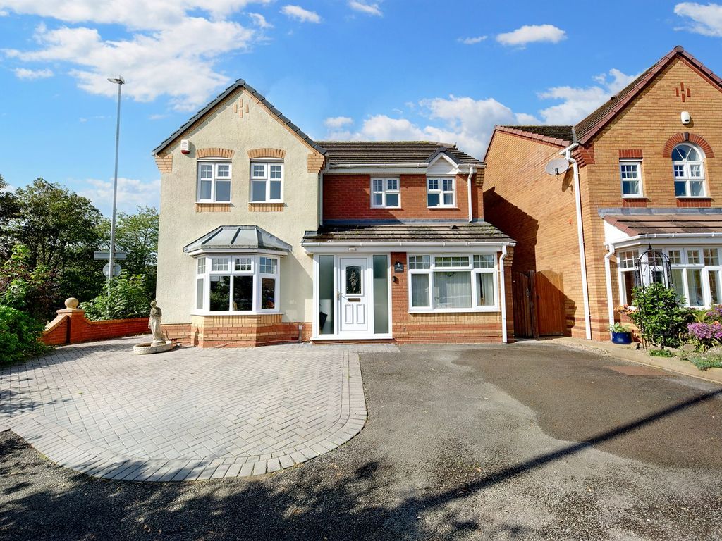 4 bed detached house for sale in Moor Furlong, Stretton, Burton-On-Trent DE13, £335,000