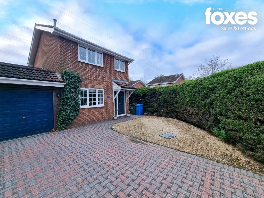 3 bed detached house for sale in Godmanston Close, Poole, Dorset BH17, £375,000