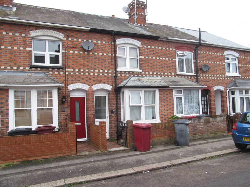 4 bed terraced house to rent in Brighton Road, Reading RG6, £1,700 pcm