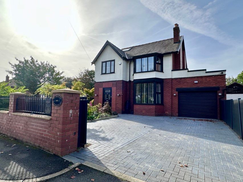 4 bed detached house for sale in Stapleton Avenue, Bolton BL1, £725,000