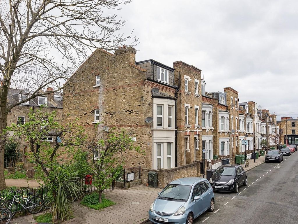 2 bed flat for sale in Brailsford Road, London SW2, £485,000