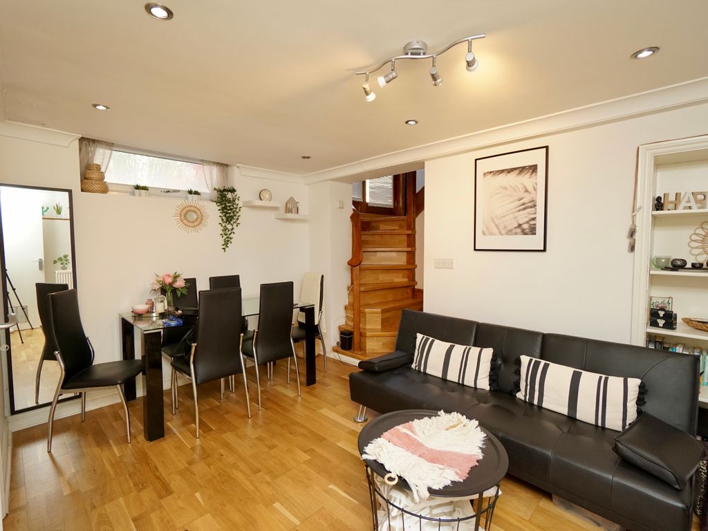2 bed flat to rent in Basement Flat, 78 Essex Road, London N1, £1,850 pcm