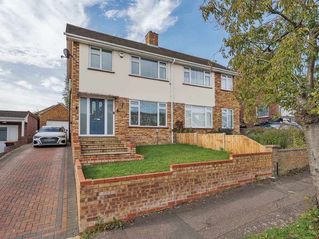 4 bed semi-detached house for sale in Curlew Crescent, Bedford MK41, £400,000