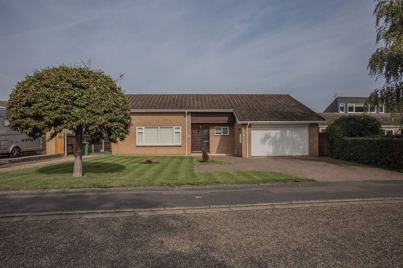 3 bed detached bungalow for sale in Westhawe, Bretton, Peterborough, Cambridgeshire. PE3, £450,000