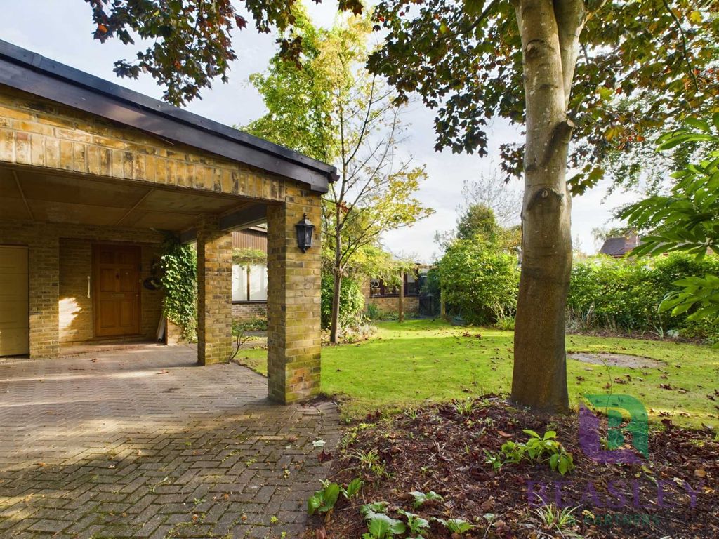 3 bed detached house for sale in Woodside, Aspley Guise MK17, £900,000