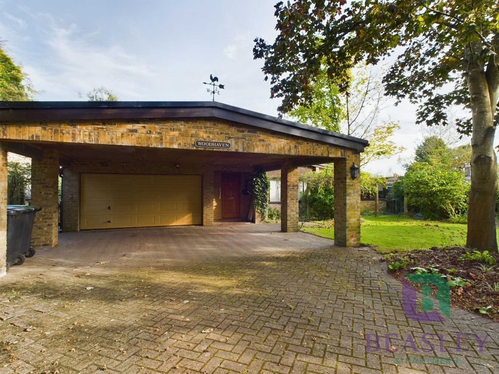 3 bed detached house for sale in Woodside, Aspley Guise MK17, £900,000