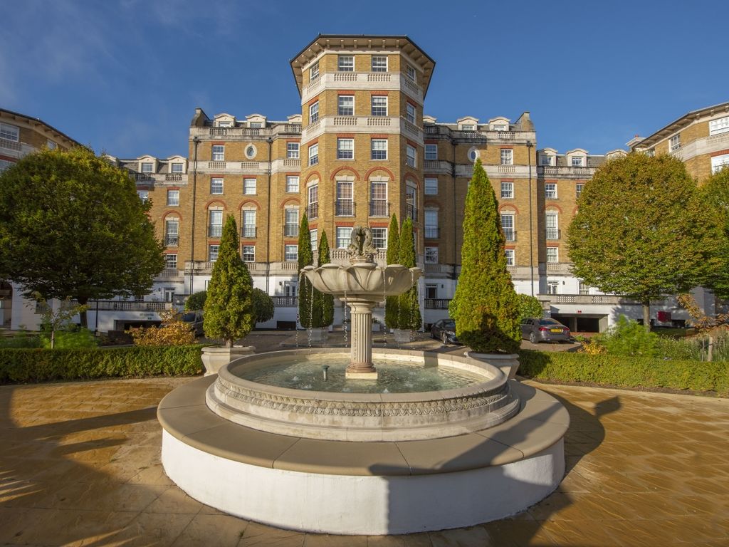 2 bed flat to rent in Chapman Square, London SW19, £2,300 pcm