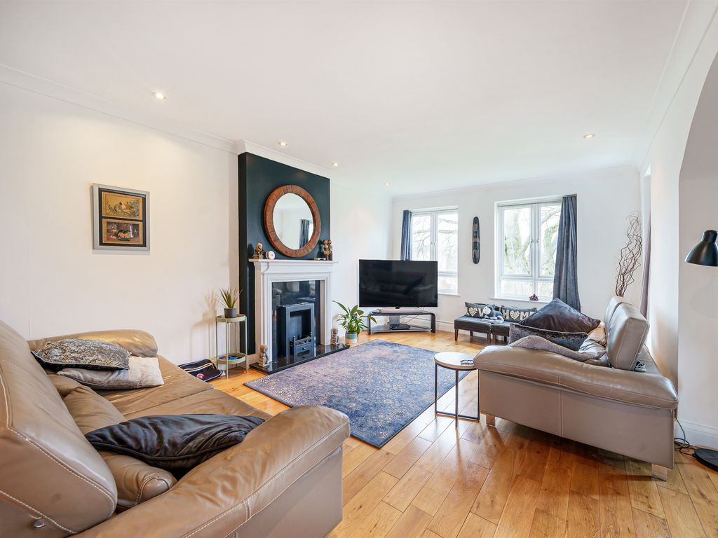 2 bed flat for sale in Braybank, Bray, Maidenhead SL6, £435,000