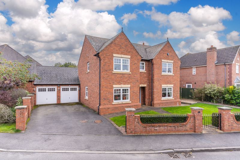 4 bed property for sale in Dalefield Drive, Admaston, Telford TF5, £525,000