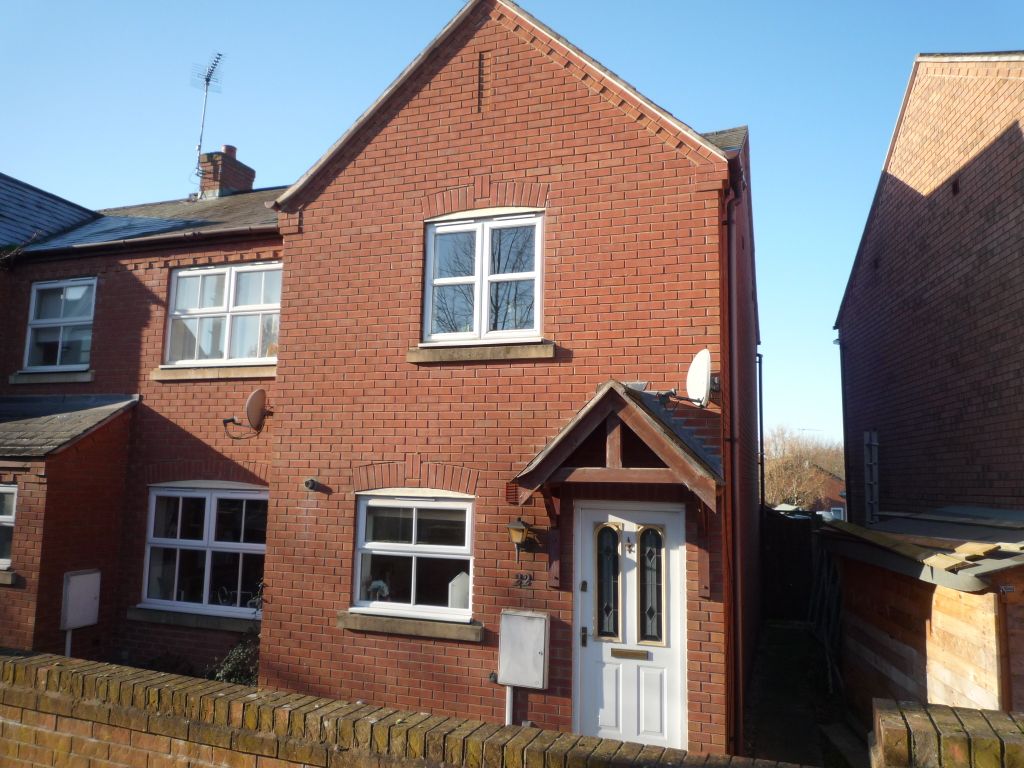 2 bed end terrace house to rent in The Poplars, Alcester B50, £885 pcm