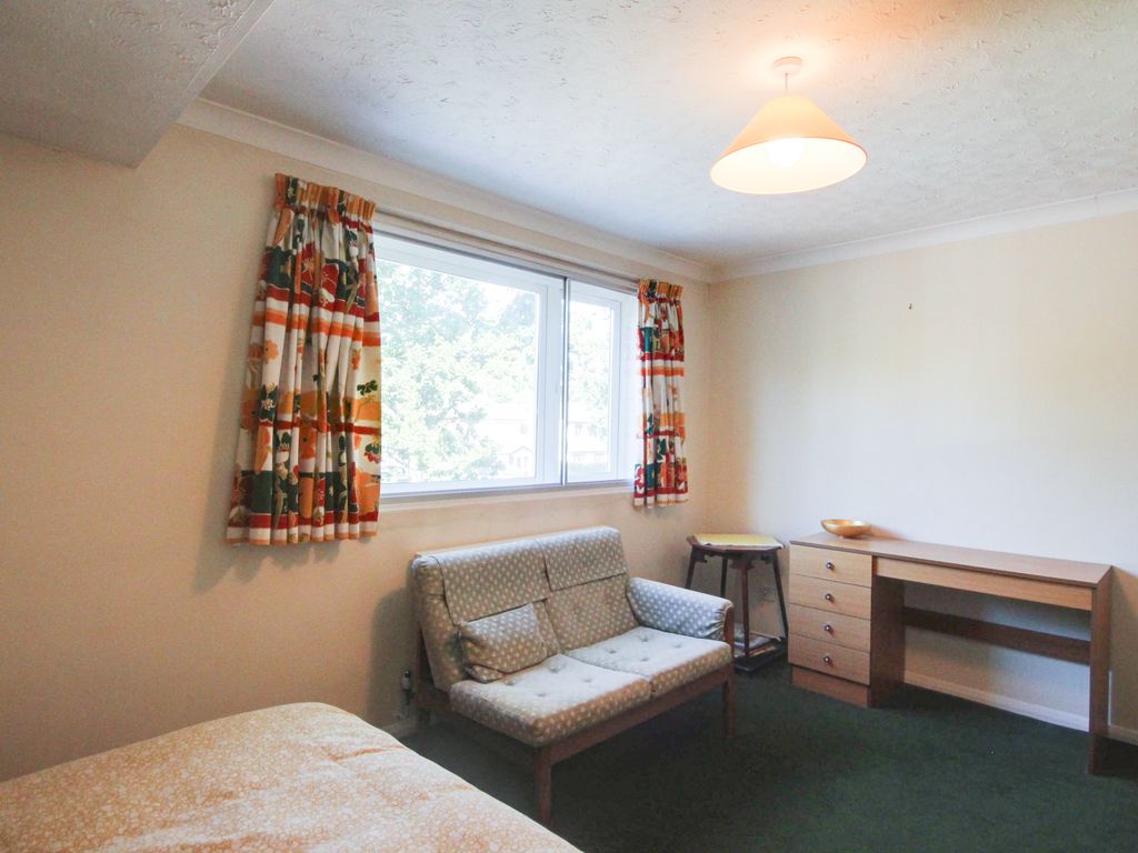 4 bed detached house for sale in Barkham Road, Wokingham RG41, £775,000