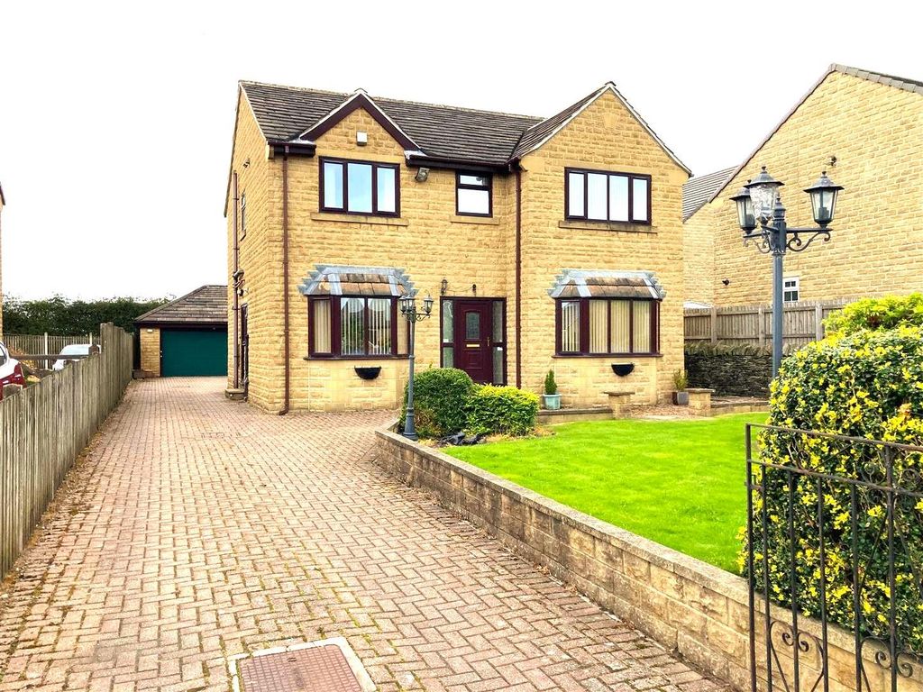 4 bed detached house for sale in Moor Close Lane, Queensbury, Bradford 13 BD13, £425,000