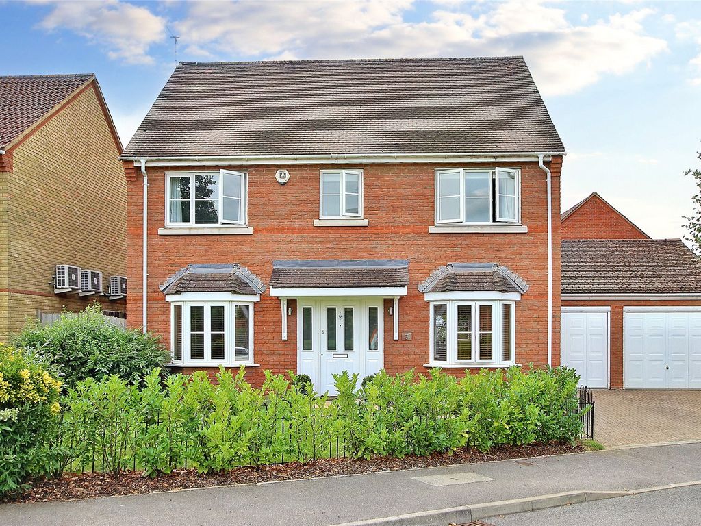 4 bed detached house for sale in Knaphill, Woking, Surrey GU21, £745,000