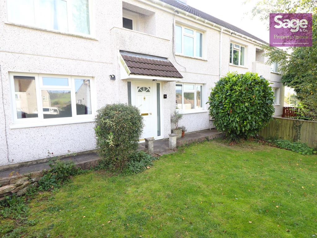 2 bed flat for sale in Festival Crescent, New Inn, Pontypool NP4, £115,000