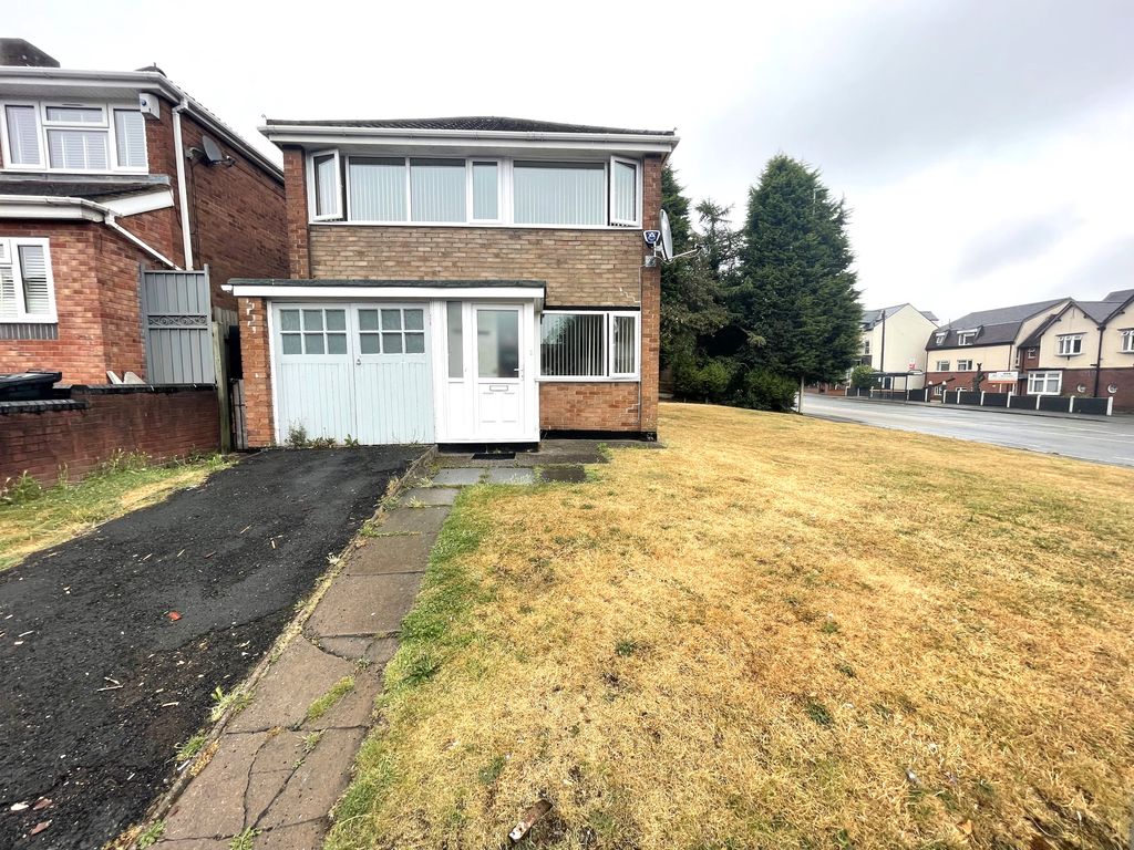 3 bed detached house to rent in Spring Parklands, Dudley DY1, £900 pcm