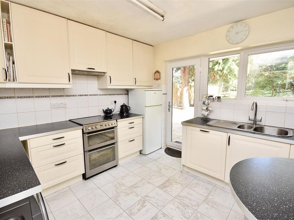 4 bed detached bungalow for sale in The Dell, Reach Lane, Heath And Reach LU7, £800,000