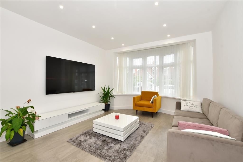5 bed end terrace house for sale in Coningsby Gardens, London E4, £800,000