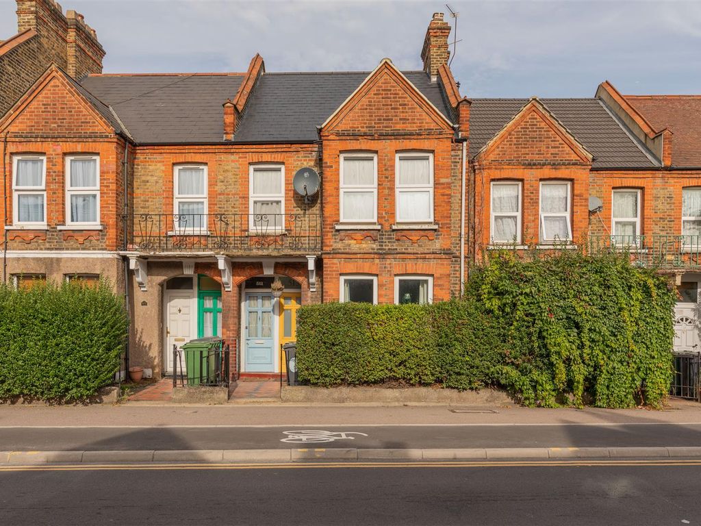2 bed flat for sale in Forest Road, London E17, £450,000