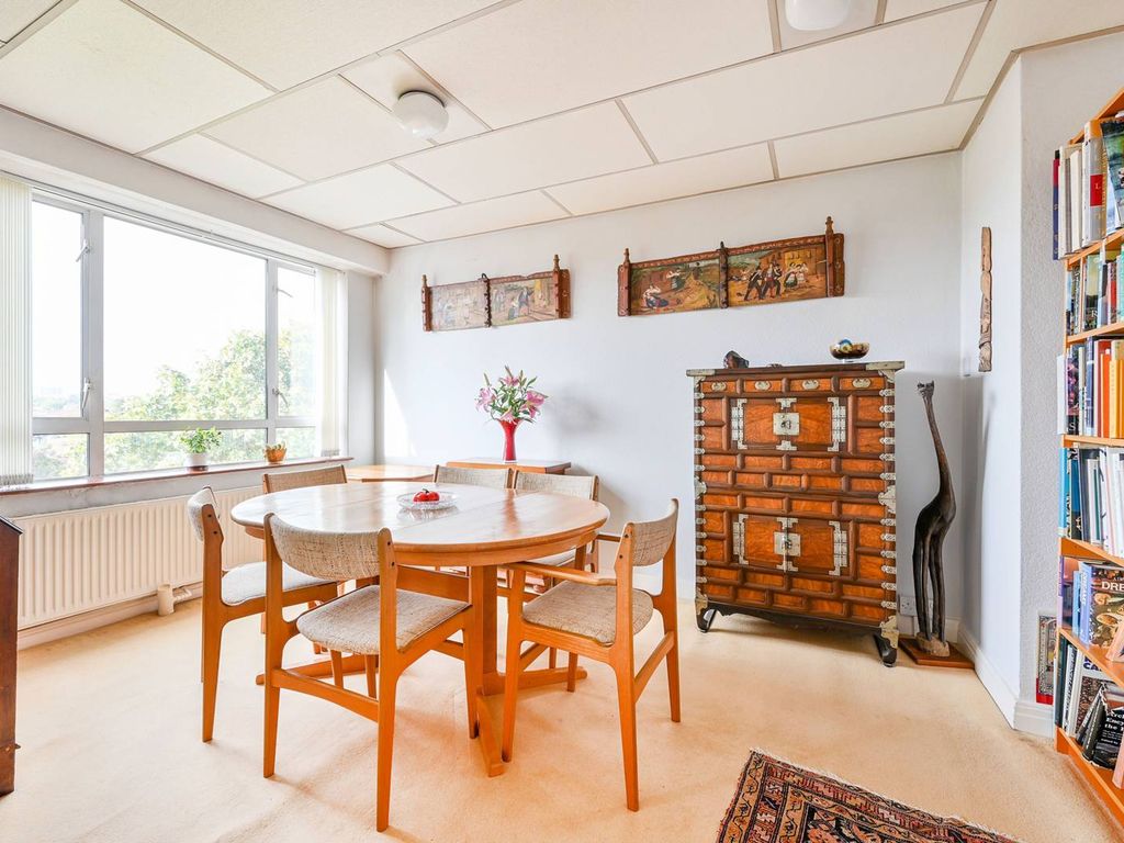 3 bed flat for sale in Ormsby Lodge, Bedford Park, London W4, £475,000