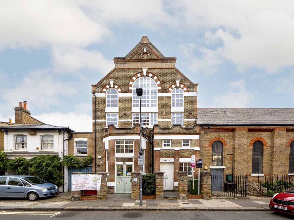 2 bed flat for sale in Dalling Road, London W6, £650,000