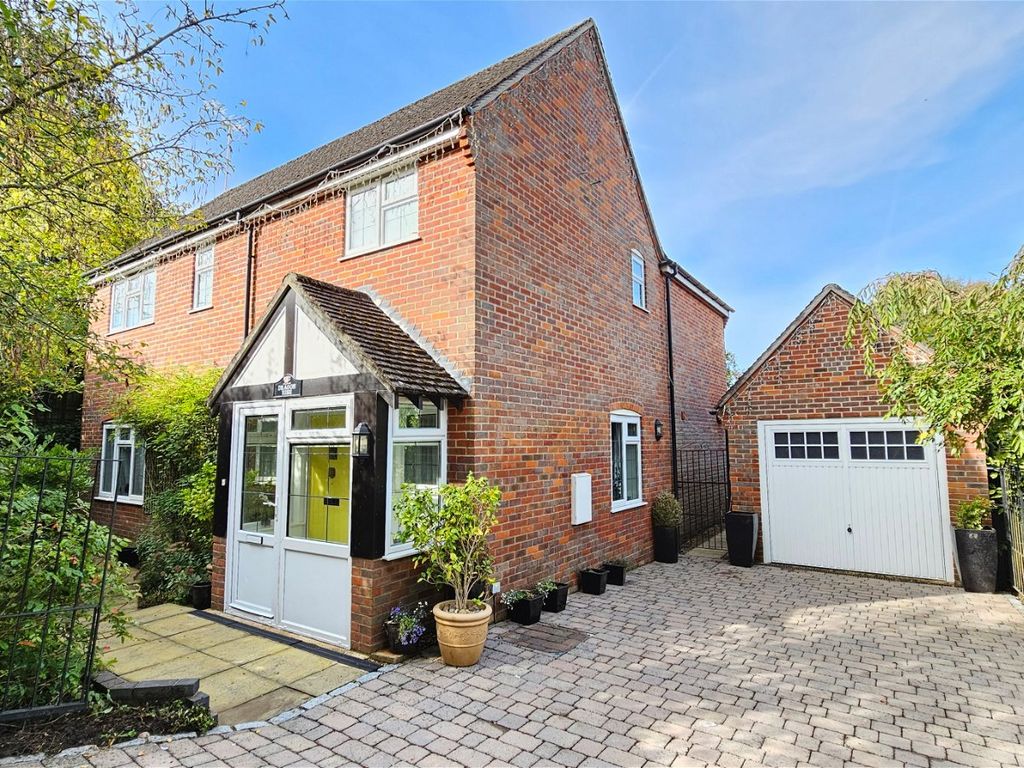 3 bed detached house for sale in Tubbs Lane, Highclere, Newbury RG20, £550,000