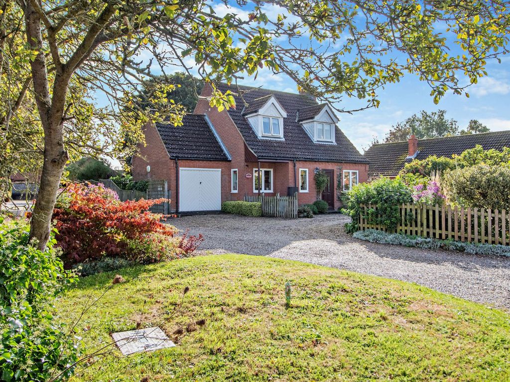 3 bed detached house for sale in The Green, Stalham, Norwich, Norfolk NR12, £375,000