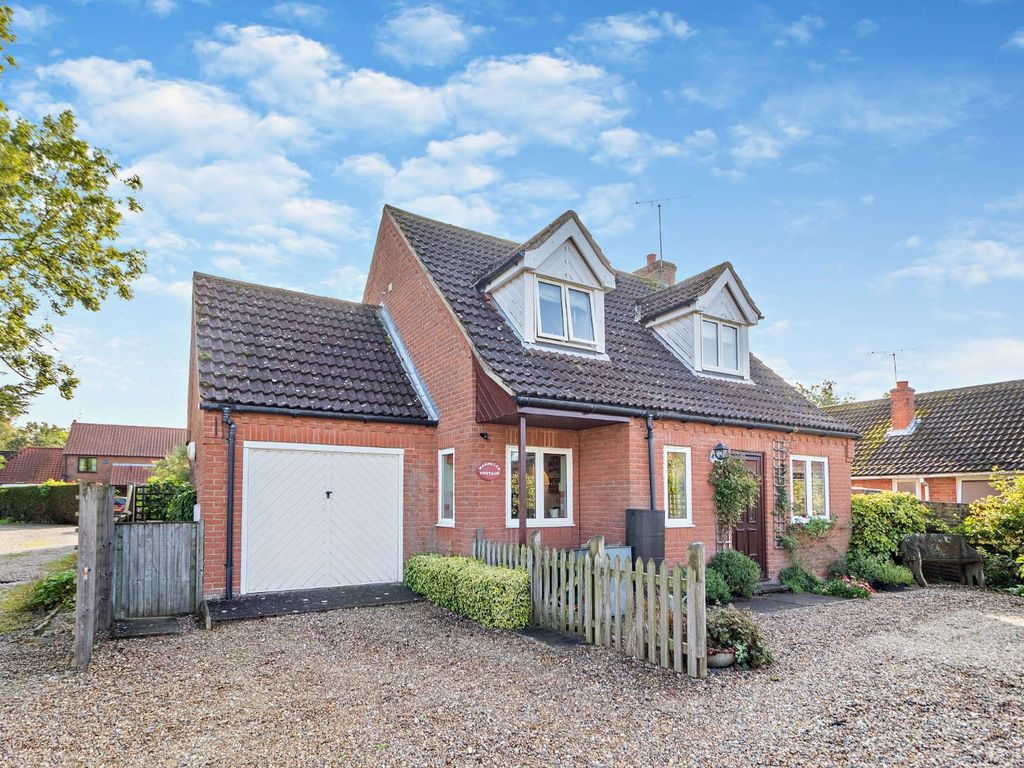 3 bed detached house for sale in The Green, Stalham, Norwich, Norfolk NR12, £375,000