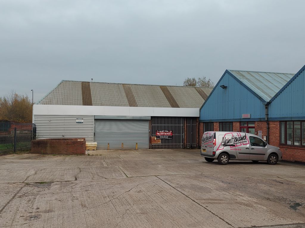 Warehouse to let in Chapel Lane, Wigan WN3, £21,500 pa