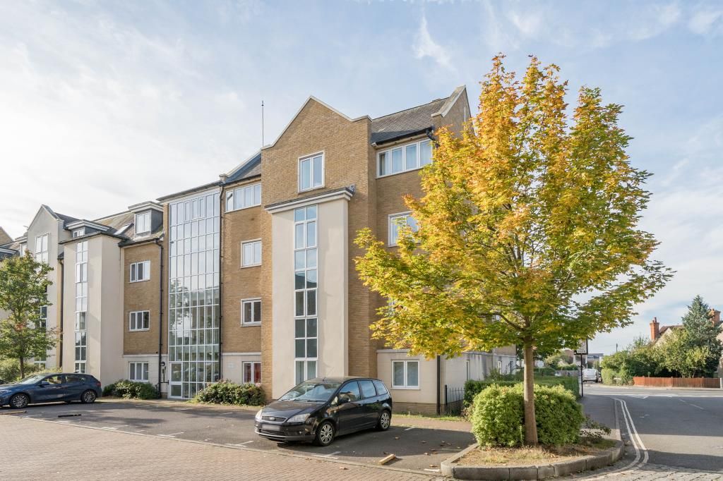 2 bed flat for sale in Cowley, Oxfordshire OX4, £325,000