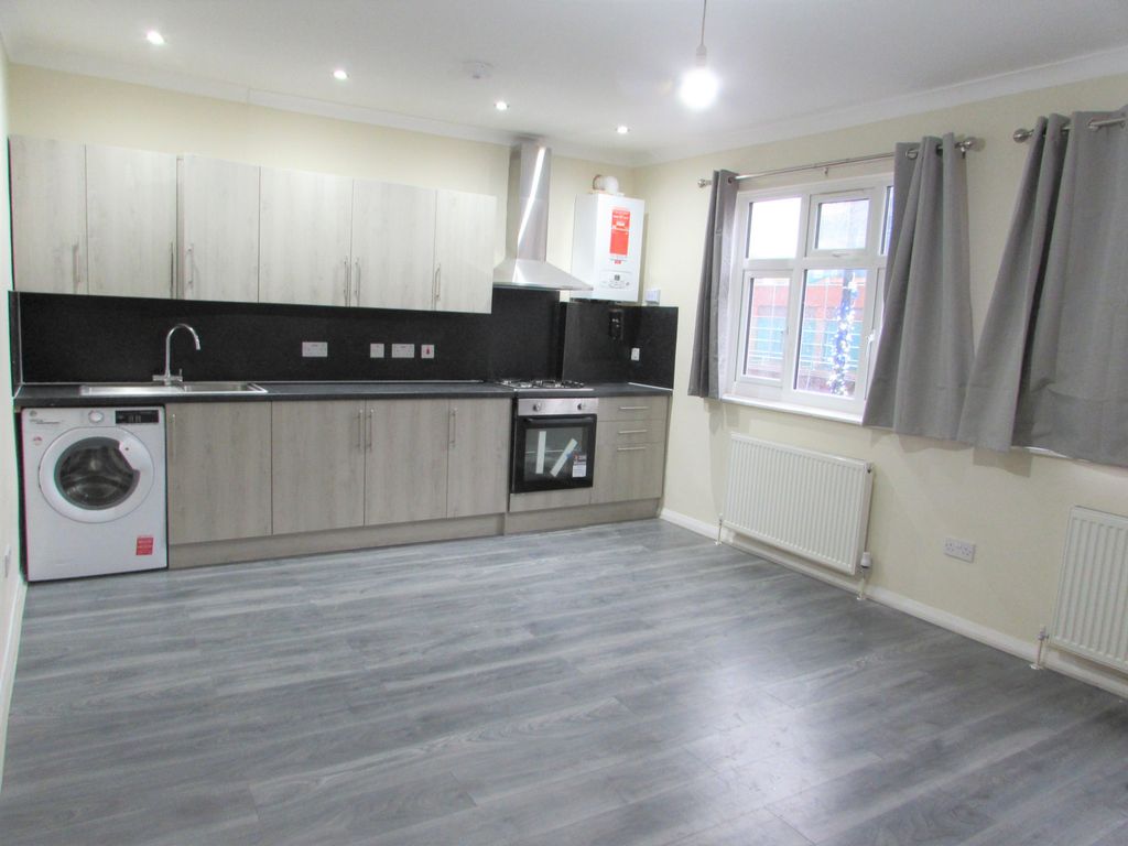 1 bed flat to rent in High Street, Harrow Wealdstone, Middlesex HA3, £1,400 pcm
