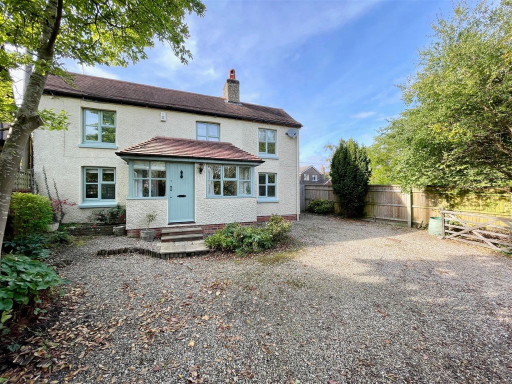 4 bed detached house for sale in Andover Road, Highclere, Newbury RG20, £600,000