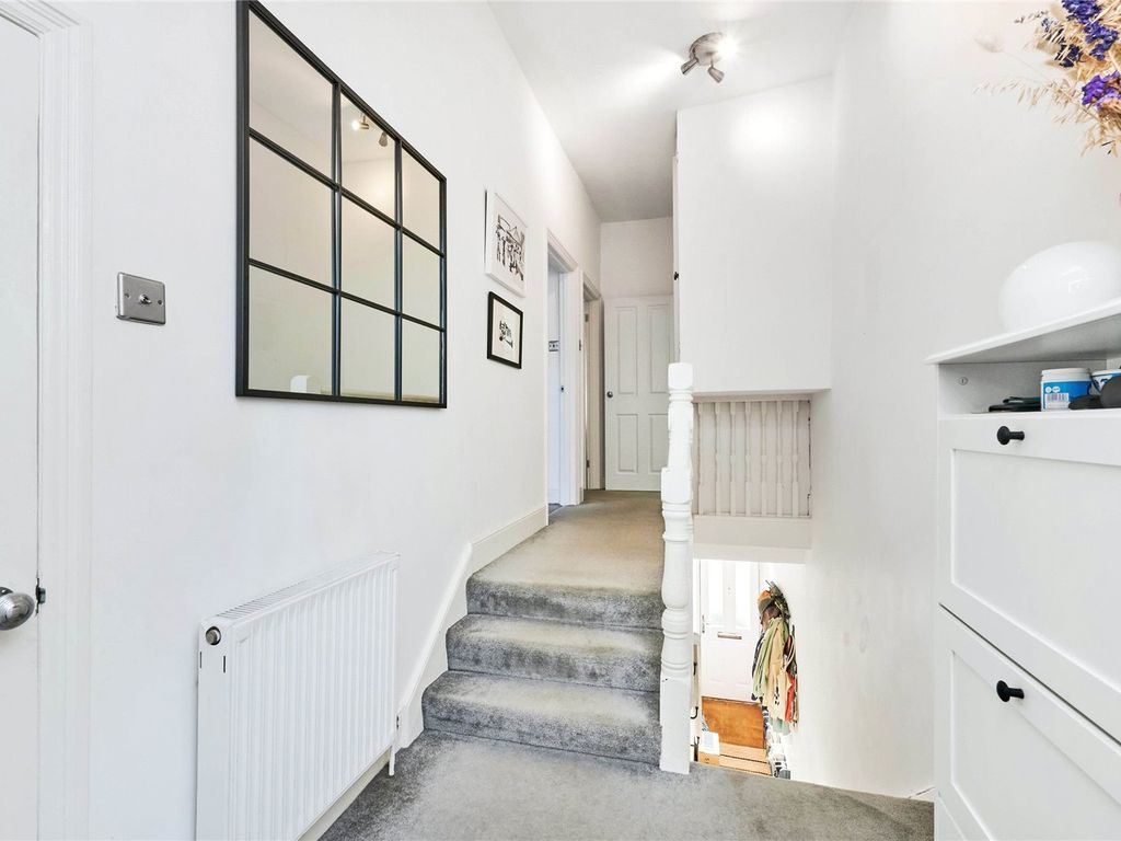 2 bed flat for sale in Leverson Street, Furzedown SW16, £425,000