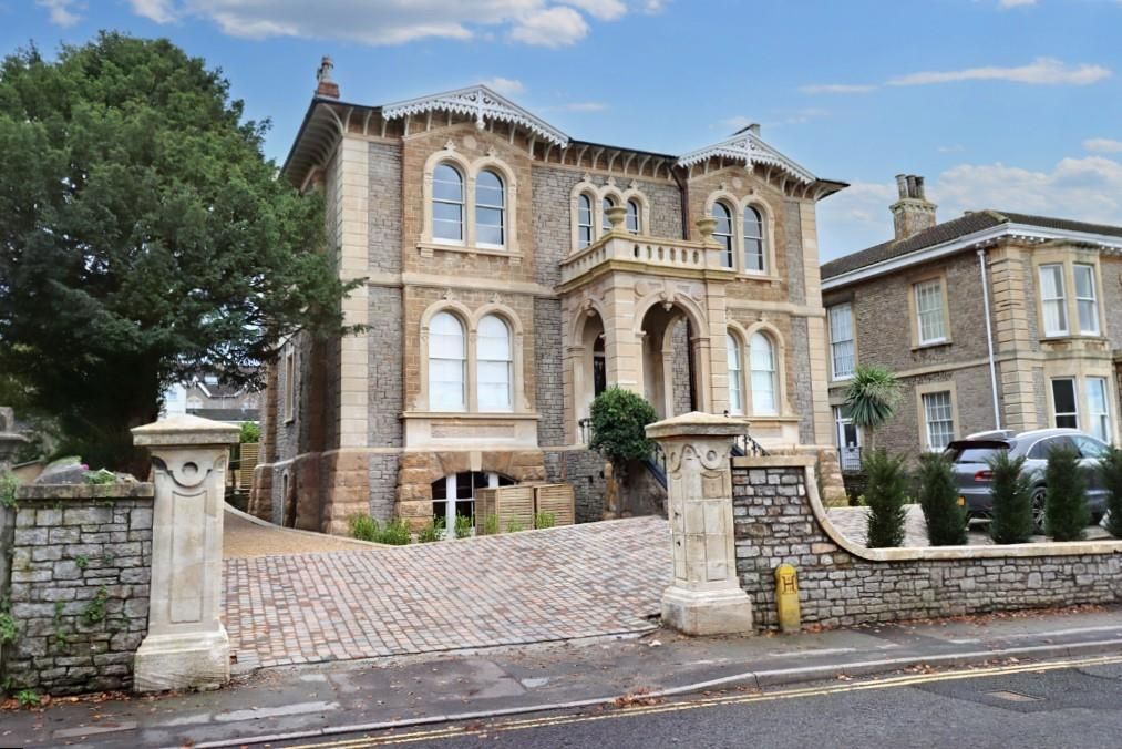 2 bed flat for sale in Elton Road, Clevedon BS21, £485,000