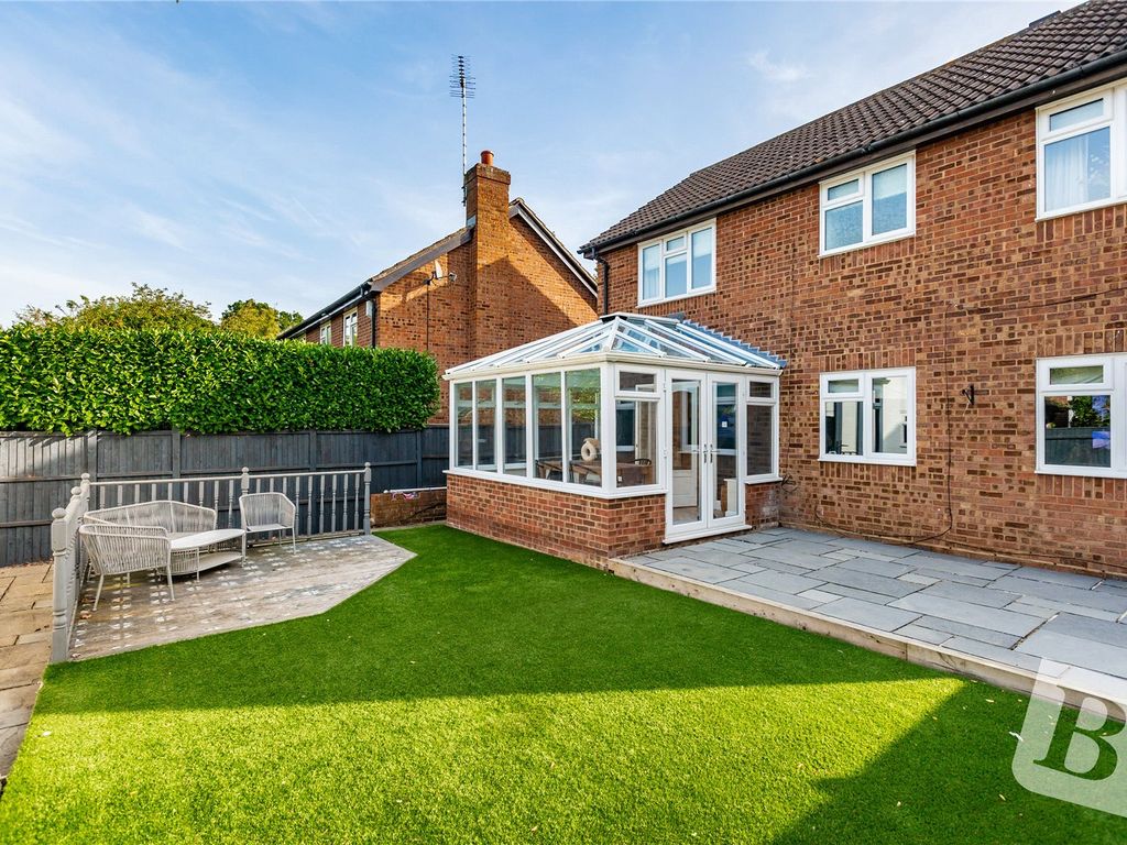 4 bed detached house for sale in Peartree Close, Doddinghurst, Brentwood, Essex CM15, £725,000