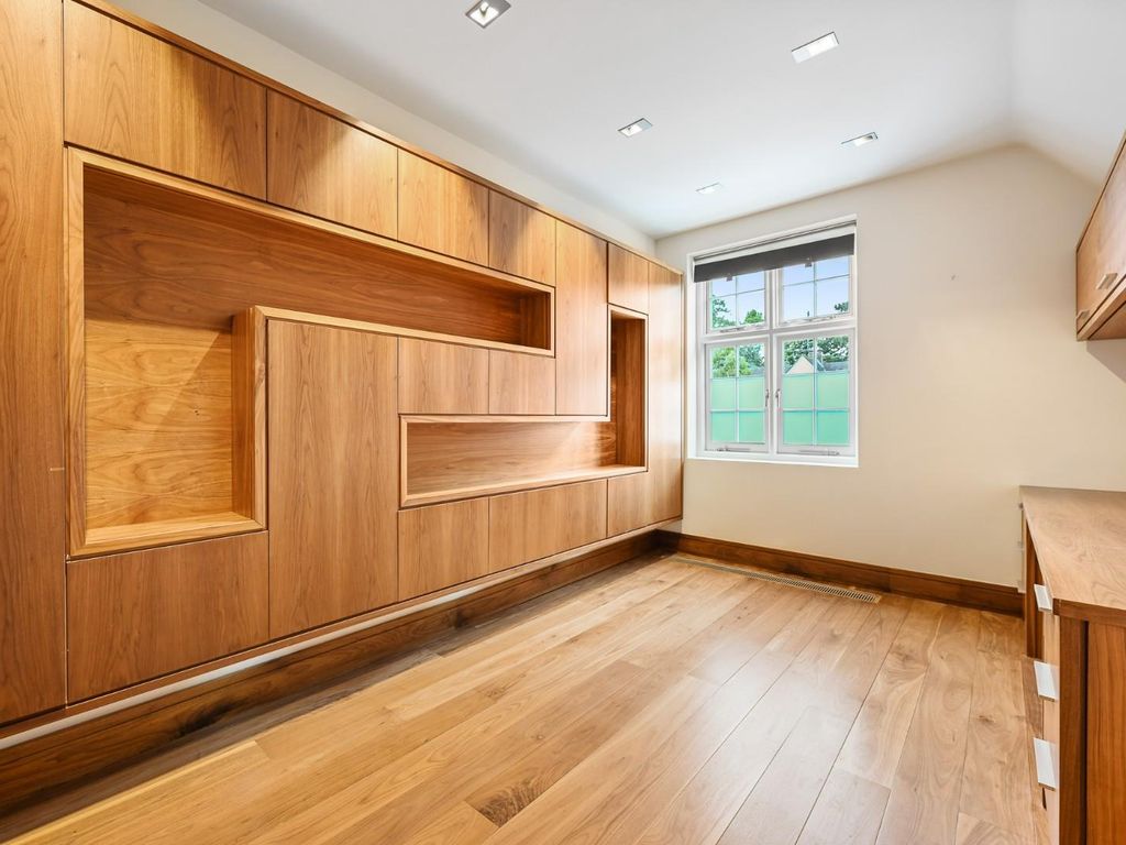 6 bed detached house to rent in The Bishops Avenue, London N2, £21,450 pcm