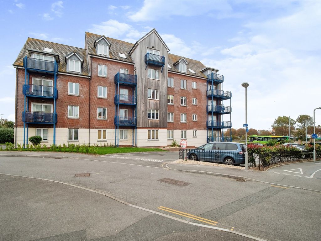 3 bed flat for sale in Corscombe Close, Weymouth DT4, £325,000