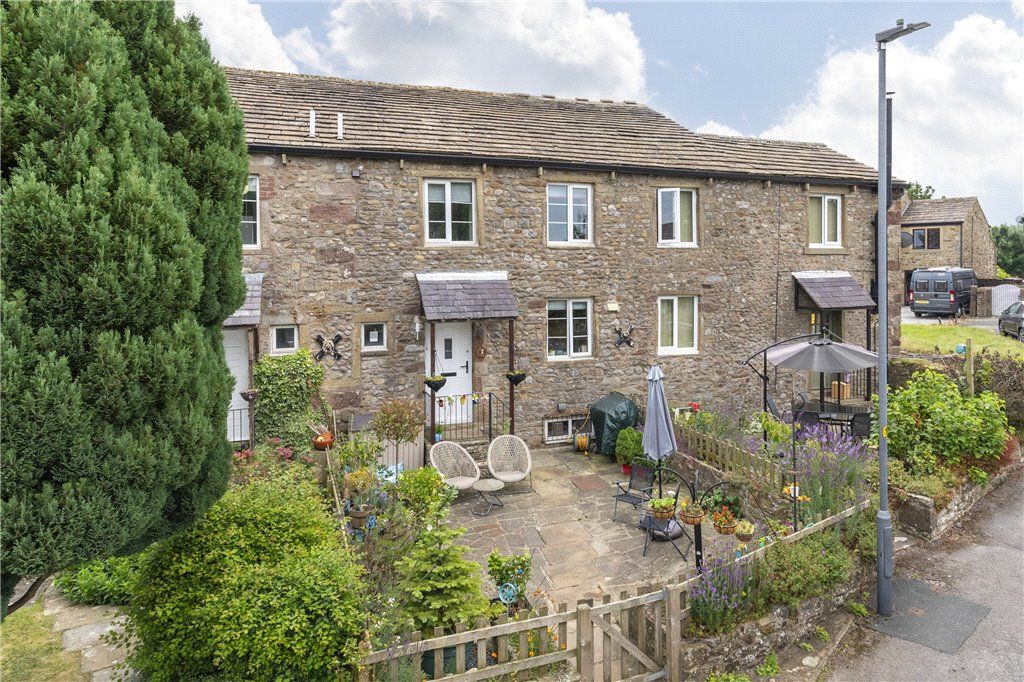 5 bed terraced house for sale in Gargrave, Skipton BD23, £460,000