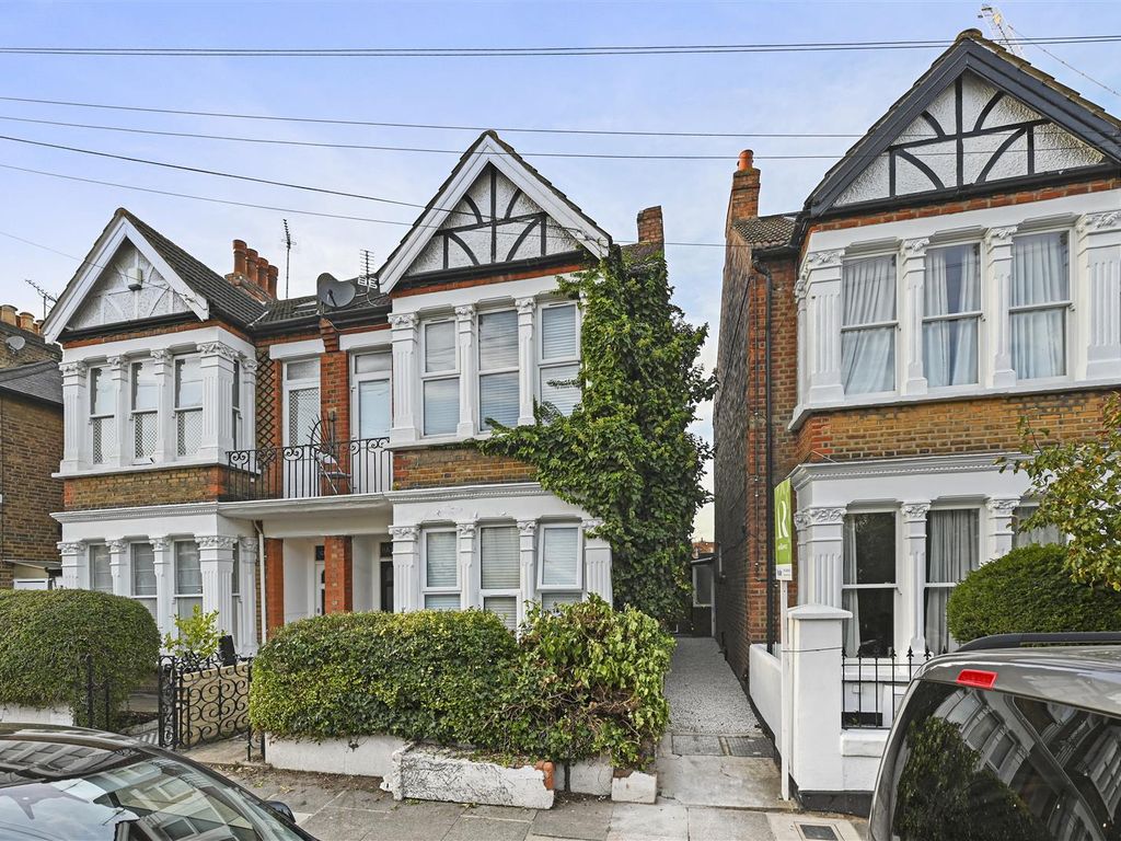 2 bed flat for sale in Mill Hill Road, Mill Hill Conservation, Acton, London W3, £500,000