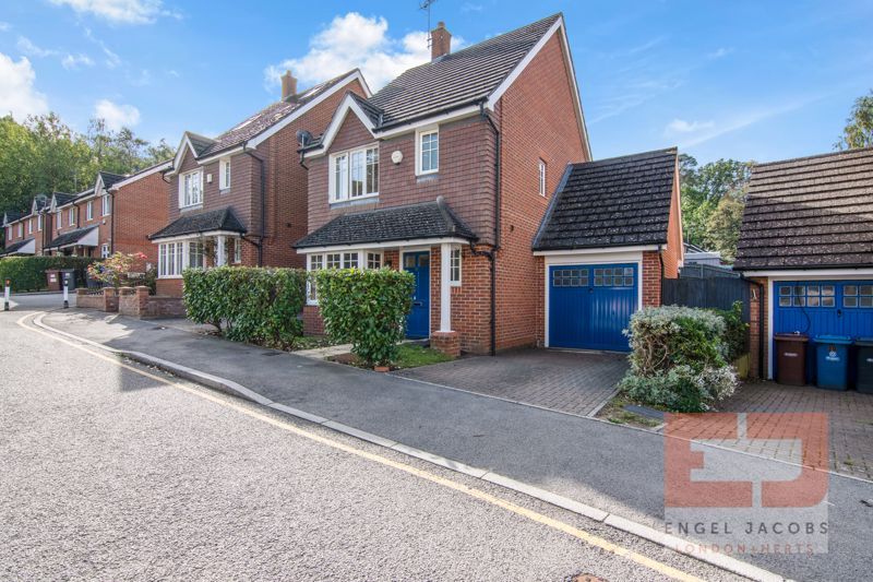 3 bed detached house for sale in Capel Crescent, Stanmore HA7, £730,000