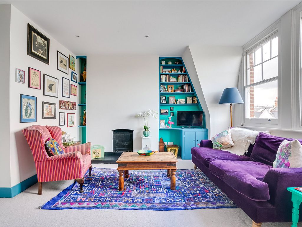 2 bed flat for sale in Hurlingham Road, Parsons Green SW6, £580,000