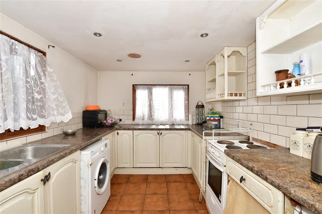 2 bed cottage for sale in Toot Hill Road, Ongar, Essex CM5, £550,000
