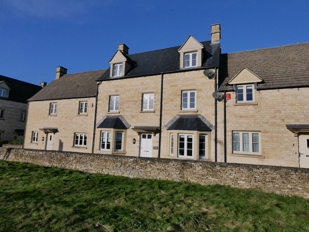 4 bed town house to rent in Blackberry, London Road, Cirencester GL7, £1,895 pcm