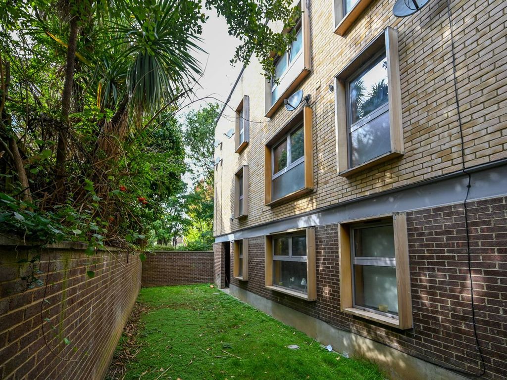 1 bed flat to rent in Kingston Hill, Kingston, Kingston Upon Thames KT2, £2,500 pcm