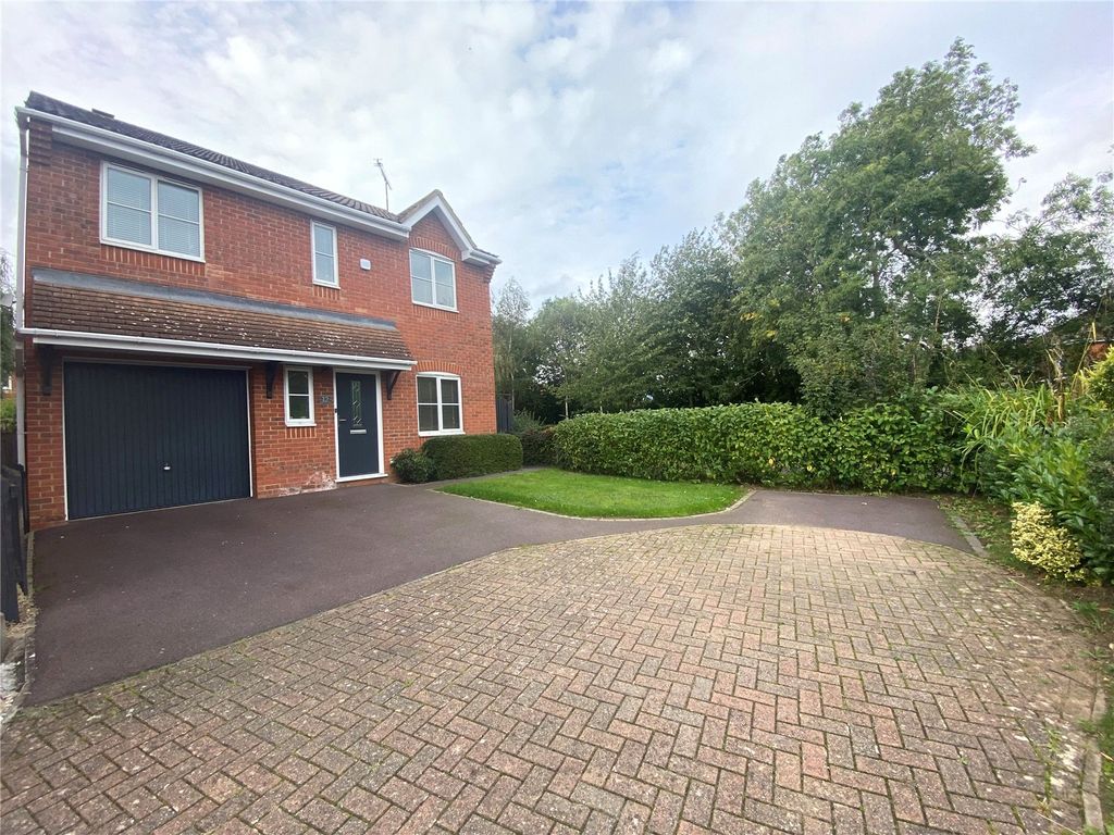 4 bed detached house for sale in Nightingale Close, Daventry, Northamptonshire NN11, £375,000