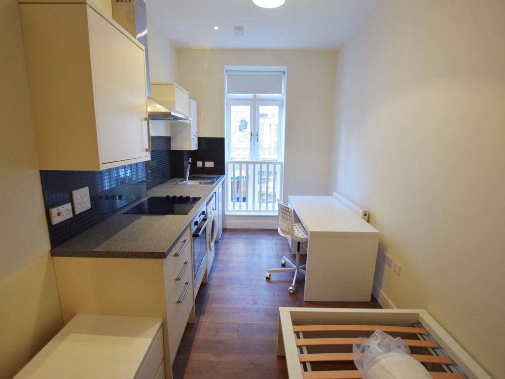 Studio to rent in Old Christchurch Road, Bournemouth BH1, £625 pcm