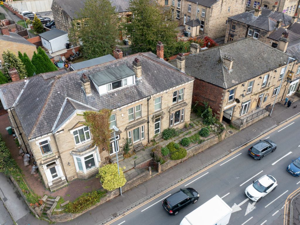 Hotel/guest house to let in Arthur Grove, Bradford Road, Birstall, Batley WF17, £42,000 pa