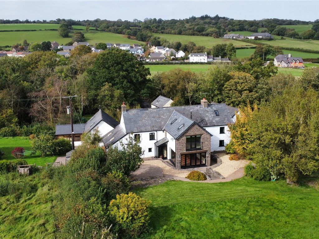 7 bed detached house for sale in Modrydd, Brecon, Powys LD3, £845,000