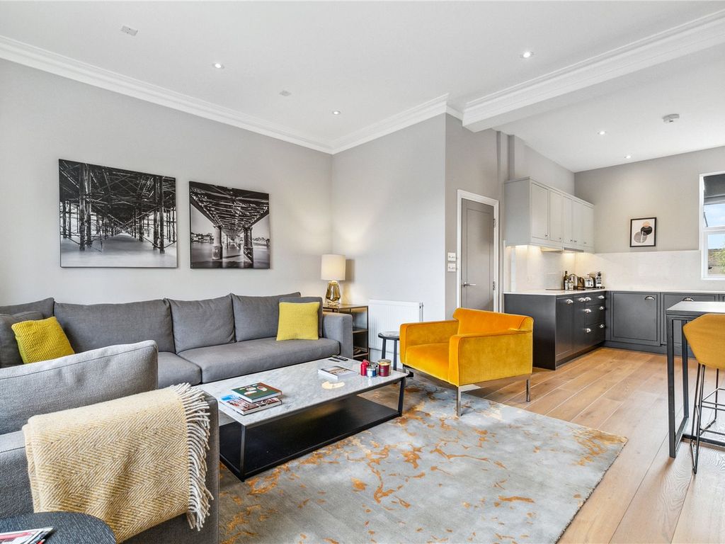 3 bed flat for sale in Munster Road, Fulham, London SW6, £1,200,000