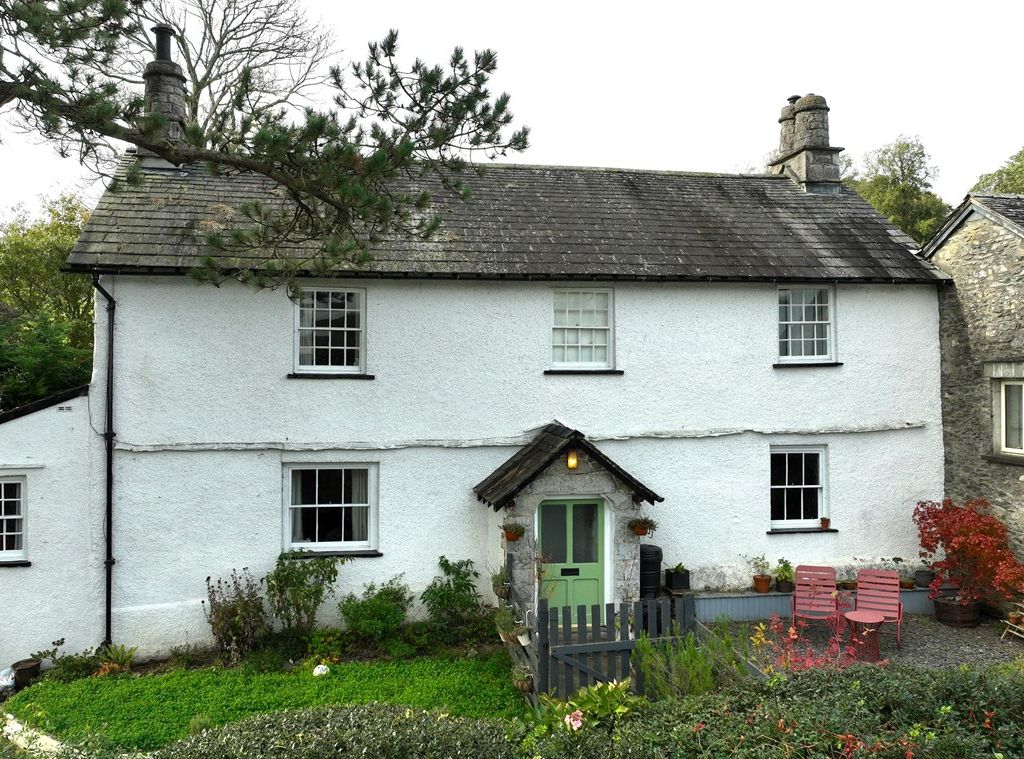 3 bed farmhouse for sale in Burneside, Kendal LA9, £475,000